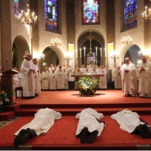 La supplication litanique avant l'imposition des mains