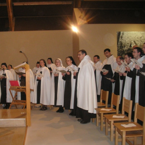 Eucharistie festive au Carmel de Flavignerot - Tous ensemble pour rendre grâce.