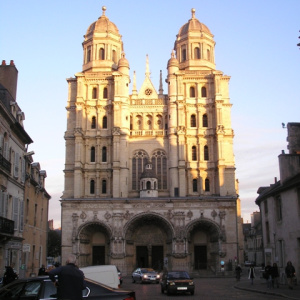 Eglise St Michel de Dijon, paroise d'Elisabeth de la Trinité - Après la visite du musée, nous allons chanter les Vêpres à l'Eglise St Michel.
