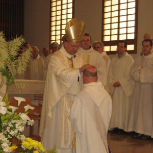 Imposition des mains par l'évêque, Mgr Jean-Benjamin Sleiman