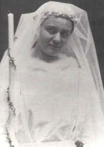 Zdith, revêtu de l'habit de noce pour sa profession religieuse Zdith, revêtu de l'habit de noce pour sa profession religieuse