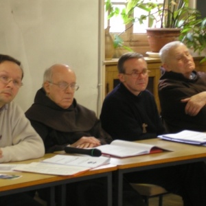 De gauche à droite, les frères Denis-Marie Ghesquières, responble du centre spirituel d'Avon, Daniel Ferrand de Paris, Olivier-Marie Rousseau, prieur d'Avon, et Benoit Langlois d'Avon.
