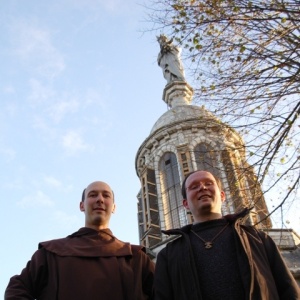 Pélerinage à N.-D. d'Etang - Les frères Christophe-Marie et Denis-Marie, premiers arrivés à la chapelle.