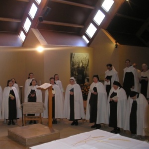 Mercredi 8 novembre, Laudes avec nos soeurs - Début des solennités pour rendre grâce.