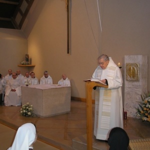 Dernière Eucharistie tous ensemble - La prédication est assurée par le frère Joseph-Marie, grand amis et connaisseur d'Elisabeth.