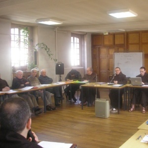 Nous écoutons attentivement les explications du frère Ghadir sur les nécessités des chrétiens à Bagdad
