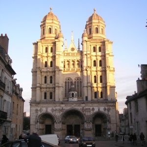 Eglise St Michel de Dijon, paroise d'Elisabeth de la Trinité - Après la visite du musée, nous allons chanter les Vêpres à l'Eglise St Michel.